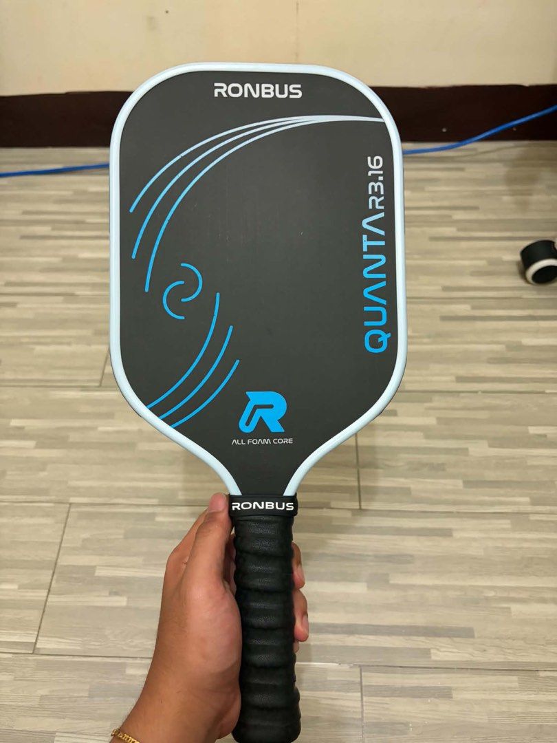 RONBUS Quanta R3.16 Paddle (Category: Racket and Ball Sports) located in Taguig. Submitted by 2001_hel (Listing ID 1462961886, Image 3). Description: Used for a month only during weekends Signs of use in 4th and 5th pic Still Negotiable .
