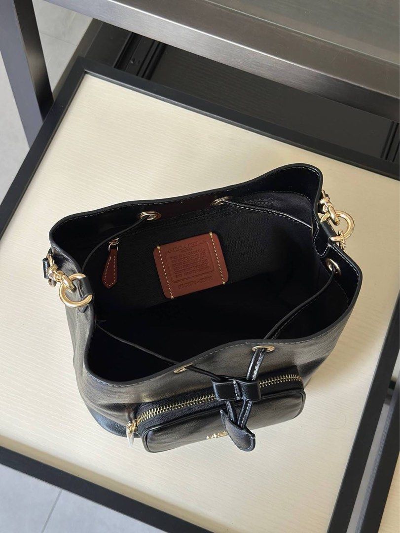 Rowan Bucket Version (Category: Shoulder Bags) located in Manila. Submitted by whimsy.finds (Listing ID 1462981898, Image 2). Description: Size: 21x21cm Payment first basis via Gcash / Maribank / Maya Ship via JNT ONLY *No rush shipping *Open for bulk order.