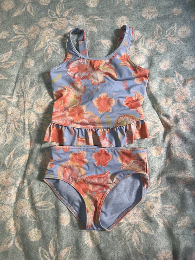 Roxy Girl Floral Swimsuit Size 3 (Category: Babies & Kids Fashion) located in Pasig City. Submitted by stormyera19 (Listing ID 1463028021, Image 2). Description: - Brand: Roxy - Size: 3 (but runs big, 4 years old yung anak ko sa pic. may fit until 5 if petite) - Style: Two-piece tankini swimsuit - Color: Light blue base - Print: Vibrant coral and yellow floral - Features: Ruffled hem on top - Perfect for: Beach or pool days 📌 Condition & Details