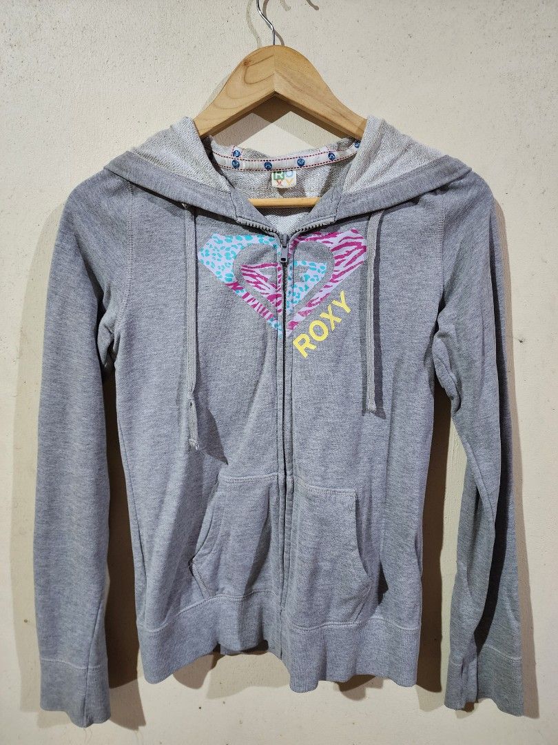 Roxy Hoodie (Category: Coats, Jackets and Outerwear) located in Angeles City. Submitted by youngmountain-9dabbe (Listing ID 1463022408, Image 1). Description: - Grey Roxy zip-up hoodie - Size: Medium on tag Dimension: Width 17 inches stretch to 19 inches Length: 23 inches .