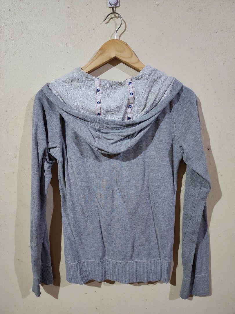 Roxy Hoodie (Category: Coats, Jackets and Outerwear) located in Angeles City. Submitted by youngmountain-9dabbe (Listing ID 1463022408, Image 3). Description: - Grey Roxy zip-up hoodie - Size: Medium on tag Dimension: Width 17 inches stretch to 19 inches Length: 23 inches .