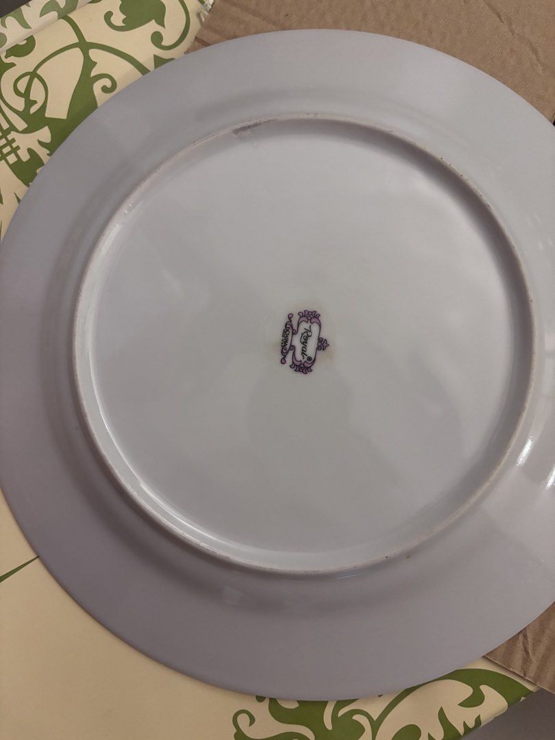 Royal Plate - (Category: Dinnerware & Cutlery) located in Paranaque City. Submitted by kikayjen (Listing ID 1463054617, Image 2). Description: - Royal 'Old Country Roses' Plate - Classic floral pattern: pink, red, and yellow roses with green leaves on a white base - Elegant gold trim around the edge - Ideal for display or adding to your collection - Approximately 10 inches in diameter - 4pcs available Rfs: not using anymore.