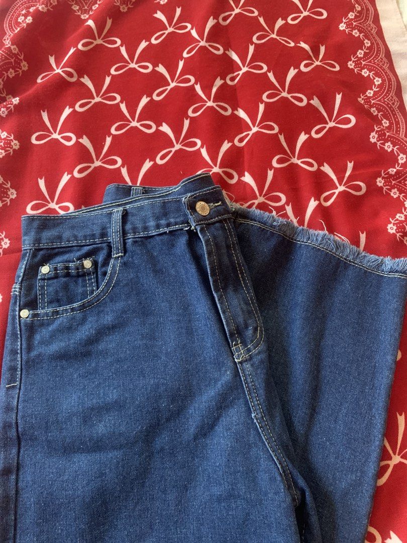 RRJ Jeans Superior (Category: Jeans) located in Navotas City. Submitted by elaitems (Listing ID 1462897031, Image 1). Description: - Dimensions: • width: 20 inches • length: 36 inches •Adults: Size 30 - Negotiable price - PRELOVED! - NOTE‼️ No issues or stain - UNISEX BRAND NEW - Dark wash RRJ jeans .