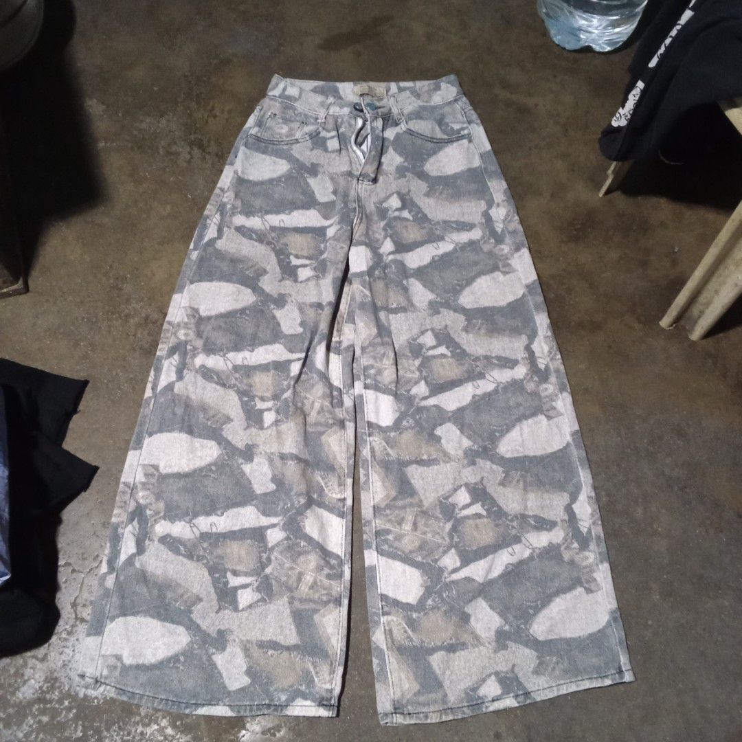Rt vibes baggy (Category: Jeans) located in Manila. Submitted by tcbukay_zxc25 (Listing ID 1463048514, Image 1). Description: realtree baggy pants vibes waistline 24 length 38 leg opening 12 good condition.