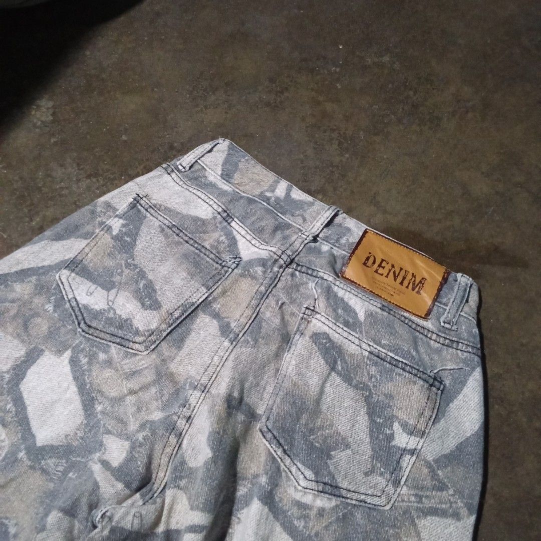 Rt vibes baggy (Category: Jeans) located in Manila. Submitted by tcbukay_zxc25 (Listing ID 1463048514, Image 3). Description: realtree baggy pants vibes waistline 24 length 38 leg opening 12 good condition.