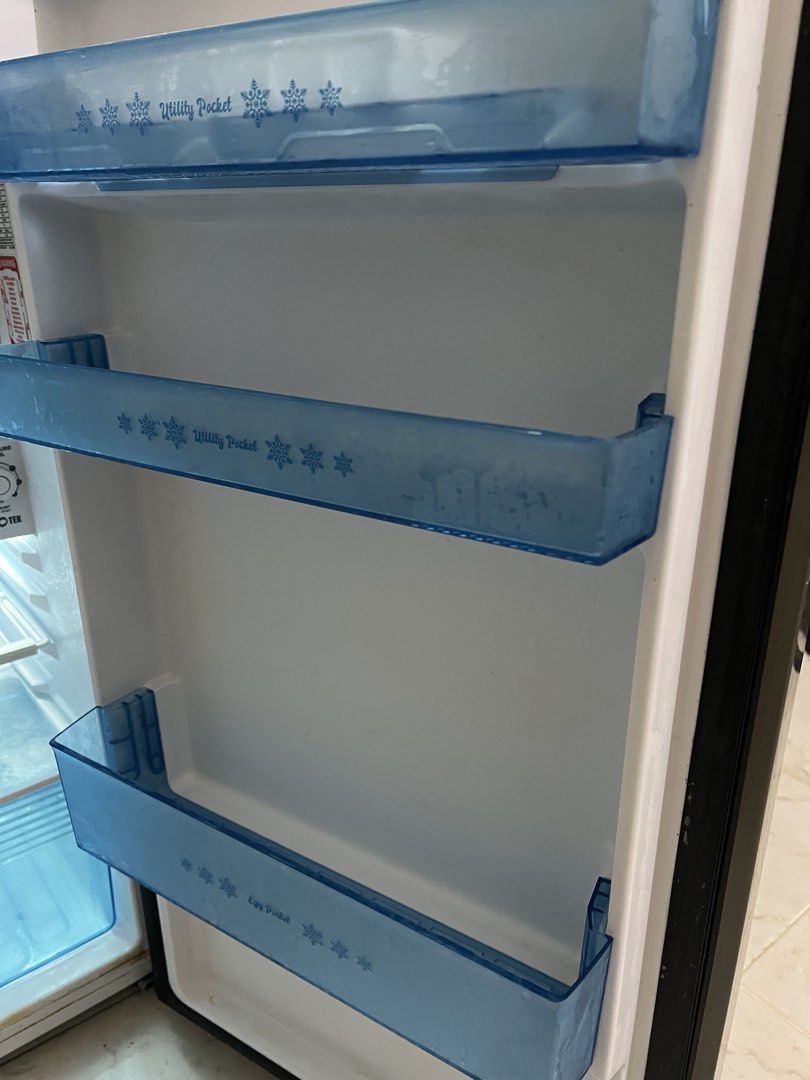 RUSH! Eurotek Single Door Ref / Refrigerator - 4 Star Energy Saving - Working (Category: Refrigerators and Freezers) located in Mandaluyong City. Submitted by anie031995 (Listing ID 1462908136, Image 3). Description: RUSH SALE! EUROTEK REFRIGERATOR - 1 YEAR OLD ONLY! Almost brand new pa, 1 year lang nagamit! SPECS: - Brand: Eurotek One-Door - 1 Year Old Only - Lady Owned / Alagang alaga - Energy Label 367 / 4 Stars - SUPER TIPID SA KURYENTE! - Ju