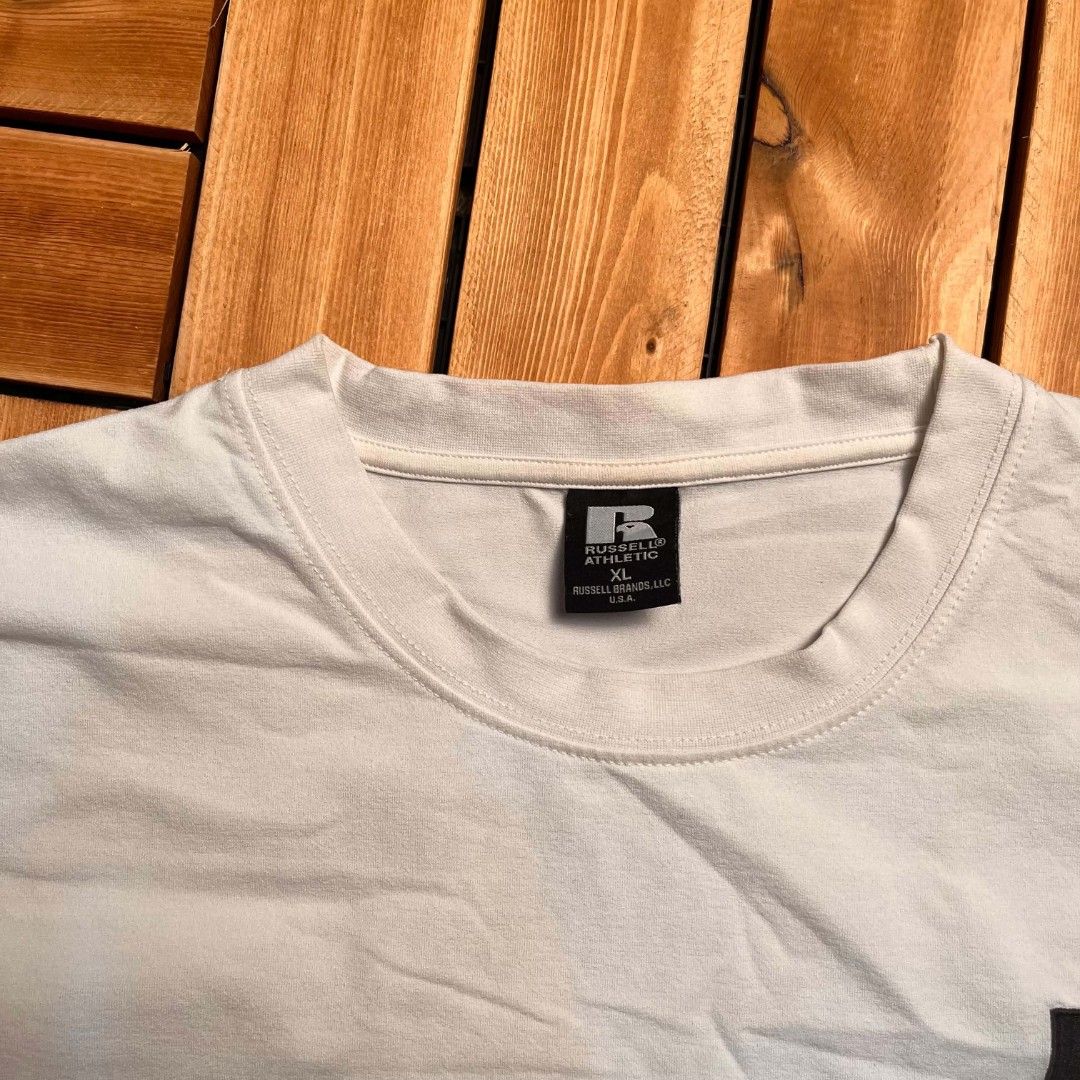 RUSSELL ATHLETIC SHIRT (Category: Formal Shirts) located in Floridablanca. Submitted by d_elevated (Listing ID 1462885610, Image 3). Description: .