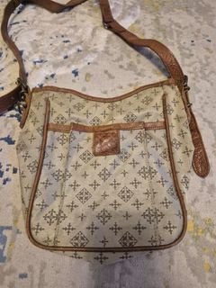 (Category: ) located in . Submitted by thriftntote (Listing ID 1462908781, Image 1). Description: .