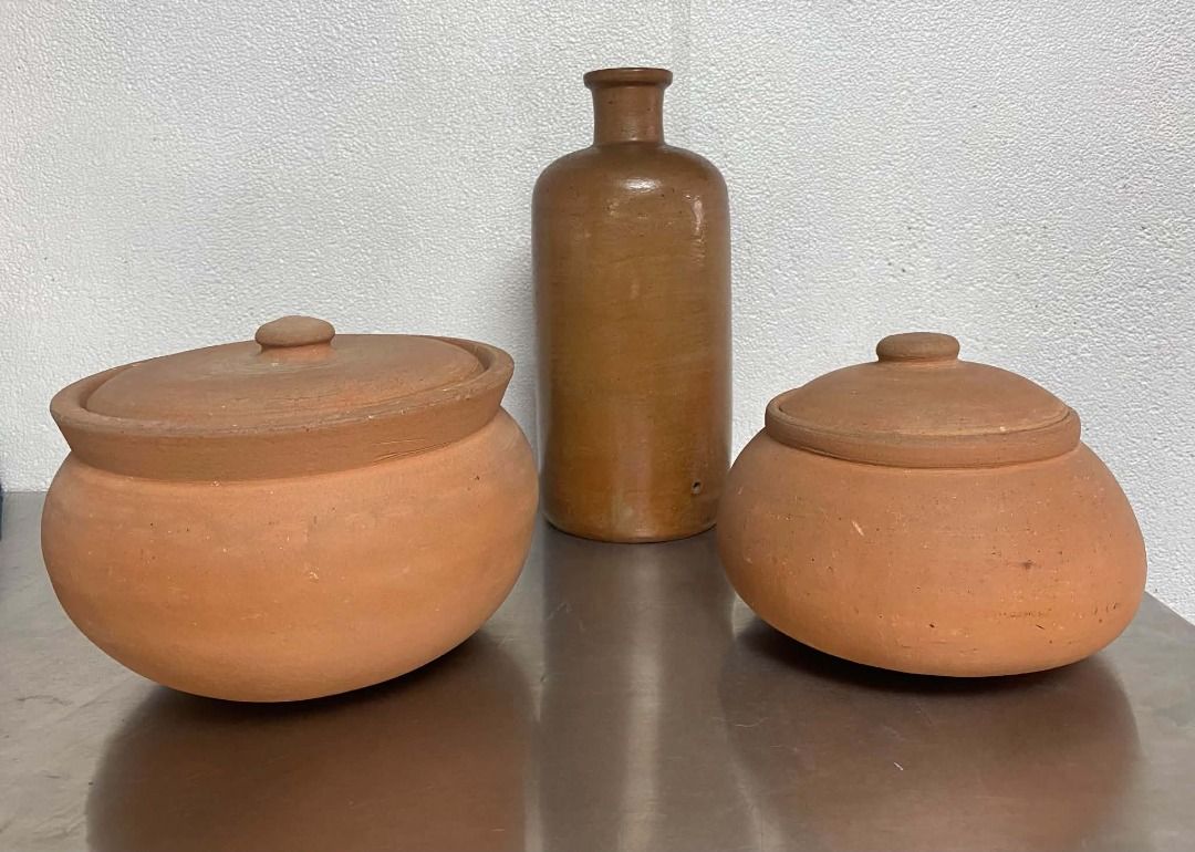 Rustic Terracotta Set | Decorative Pottery Bottle & 2 Palayok Pots (Display Only) (Category: Vases & Decorative Bowls) located in Manila. Submitted by claudiajarsclaypots.plants (Listing ID 1462907200, Image 1). Description: 📌 𝐏𝐥𝐞𝐚𝐬𝐞 𝐫𝐞𝐚𝐝 𝐭𝐡𝐞 𝐢𝐭𝐞𝐦 𝐝𝐞𝐬𝐜𝐫𝐢𝐩𝐭𝐢𝐨𝐧 𝐛𝐞𝐟𝐨𝐫𝐞 𝐬𝐞𝐧𝐝𝐢𝐧𝐠 𝐚𝐧 𝐢𝐧𝐪𝐮𝐢𝐫𝐲. 𝐌𝐨𝐬𝐭 𝐝𝐞𝐭𝐚𝐢𝐥𝐬, 𝐢𝐧𝐜𝐥𝐮𝐝𝐢𝐧𝐠 𝐝𝐢𝐦𝐞𝐧𝐬𝐢𝐨𝐧𝐬, 𝐜𝐨𝐧𝐝𝐢𝐭𝐢𝐨𝐧, 𝐩𝐫𝐢𝐜𝐢𝐧𝐠, 𝐚𝐧𝐝 𝐝�