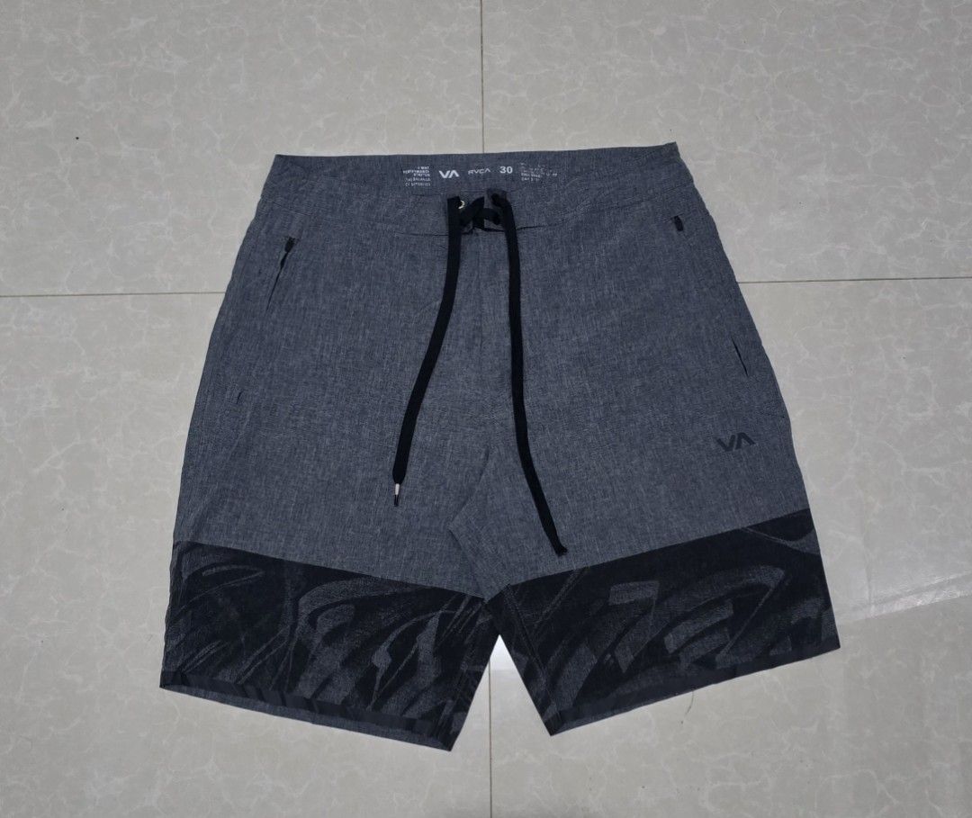 RVCA hybrid shorts (Category: Shorts) located in El Nido. Submitted by marco.tandoc (Listing ID 1463023131, Image 2). Description: size: 30 waist: 30-32 length: 19 no issue.