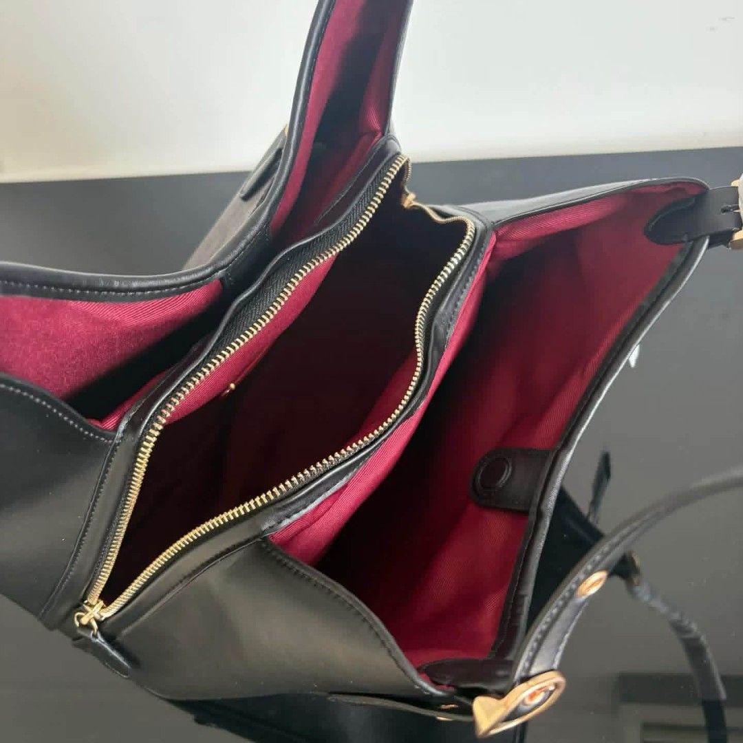 SALE.!! COACH ERIN BAG (Category: Luxury Bags & Wallets) located in Pasig City. Submitted by ttitalaana20198 (Listing ID 1463032915, Image 3). Description: BRANDNEW PAPER BAG/ DUST BAG/ TAG AND CARE CARD NO MEET UP PLEASE SAMEDAY DELIVERY IF IN DOUBT DONT INQUIRE PAY AS U ORDER. LIMITED STOCKS ACTUAL.PHOTO.