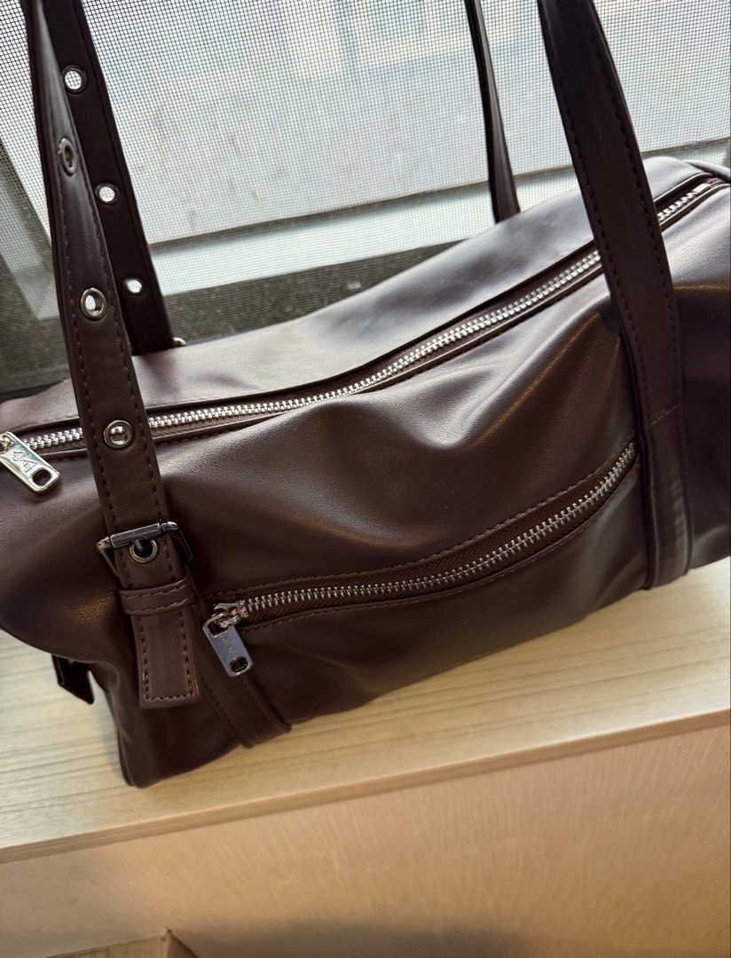 SAMO ONDOH Utility Bag (Category: Shoulder Bags) located in Manila. Submitted by prettygiya (Listing ID 1463045480, Image 3). Description: size M no issues won’t entertain lowballers.