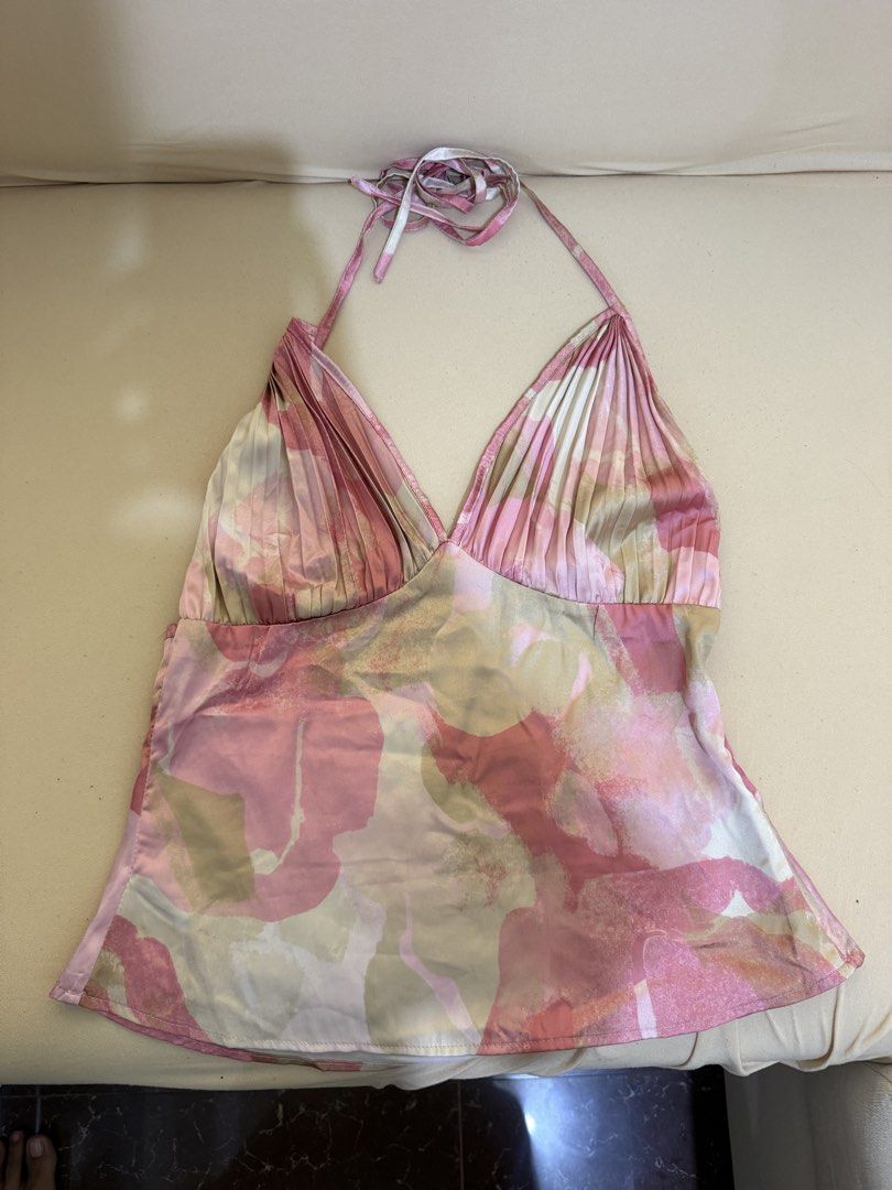 Satin halter top (Category: Others Tops) located in Valenzuela. Submitted by coleenfern_ (Listing ID 1462892360, Image 1). Description: Perfect for night out.