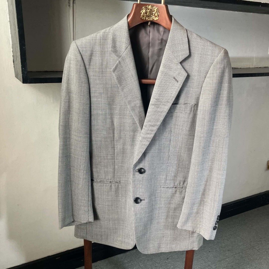 SCABAL Houndstooth Wool Suit Blazer Gray Two-Button Formal Coat (Size M / 38R) (Category: Coats, Jackets and Outerwear) located in Manila. Submitted by nellyfrustrado (Listing ID 1463061750, Image 1). Description: Fabric Mill: Scabal “Tempo” High Technology Cloth Tailor / Maker: MFB Tailored by Sogo (Made in Japan) Pattern / Color: Micro Houndstooth / Charcoal & Light Gray Glen Check effect Style: Single-breasted, 2-button front, notched lapel, s