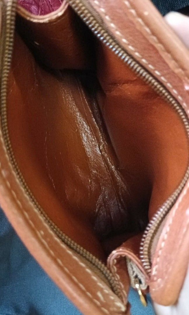 Scorpion 1979 pouch (Category: Luxury Bags & Wallets) located in General Santos City (Dadiangas). Submitted by japan-ukay (Listing ID 1462975397, Image 2). Description: .