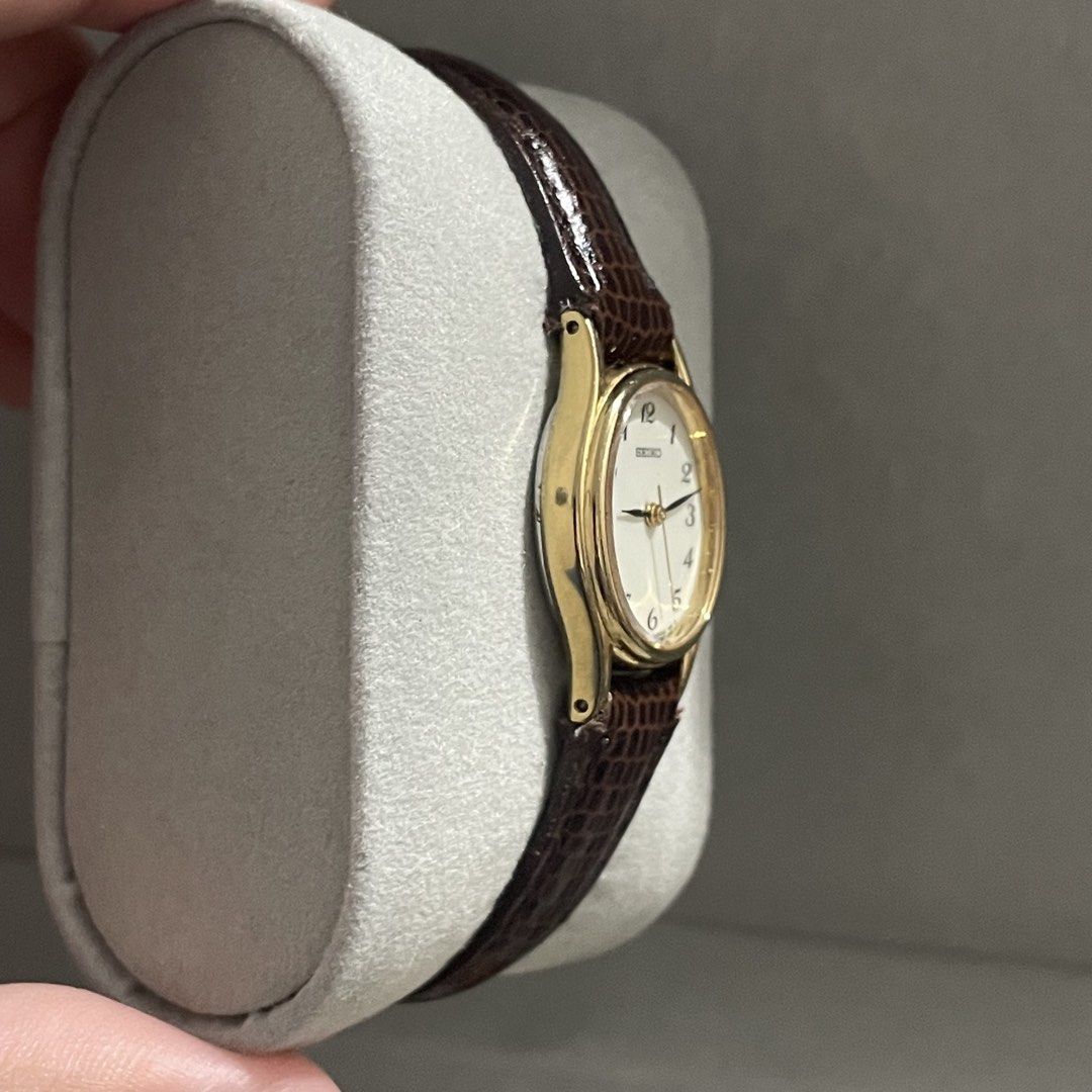 Seiko Oval Face Dainty Watch (Category: Women's Watches) located in Manila. Submitted by darimilkkk_ (Listing ID 1462891250, Image 2). Description: - Classic Seiko watch for women - Gold-tone oval case - Clean white dial with Arabic numerals - Brown textured leather strap - Simple and elegant design - Ideal for everyday wear or dressing up - All original.
