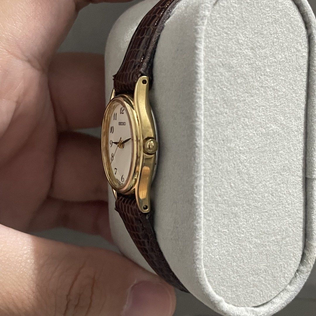 Seiko Oval Face Dainty Watch (Category: Women's Watches) located in Manila. Submitted by darimilkkk_ (Listing ID 1462891250, Image 3). Description: - Classic Seiko watch for women - Gold-tone oval case - Clean white dial with Arabic numerals - Brown textured leather strap - Simple and elegant design - Ideal for everyday wear or dressing up - All original.