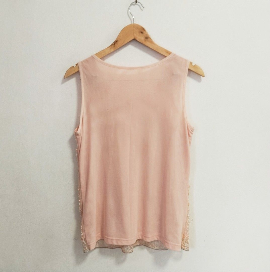 y2k Sequinn top (Category: Sleeveless) located in Pateros City. Submitted by blashjunks.y2k (Listing ID 1462955531, Image 3). Description: SEQUIN TOP SMALL-MEDIUM 350PHP MSG US.