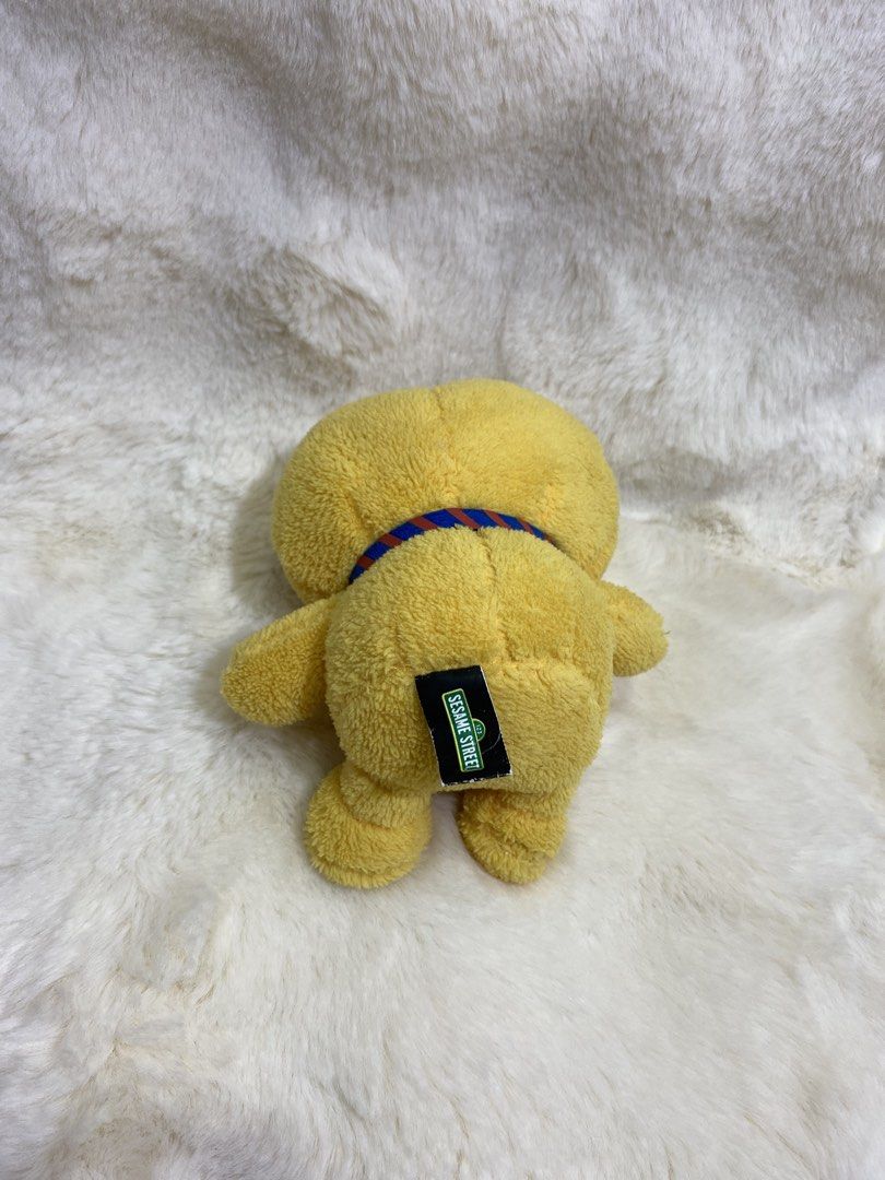 Sesame Street Elmo Plush Charm Keychain (Category: Plushies & Soft Toys) located in Kalibo. Submitted by ollie_stuffshop (Listing ID 1463039582, Image 2). Description: Before you send your inquiries: ❗️Last Price is already posted ❗️Manage your expectations, WYSIWYG ❗️May need washing ❗️Dropoff is every Wednesday & Sunday - Adorable yellow Elmo plush toy. - Features a blue and red striped tie with 'ELMO' embroidered on it. - Small pink detail on 