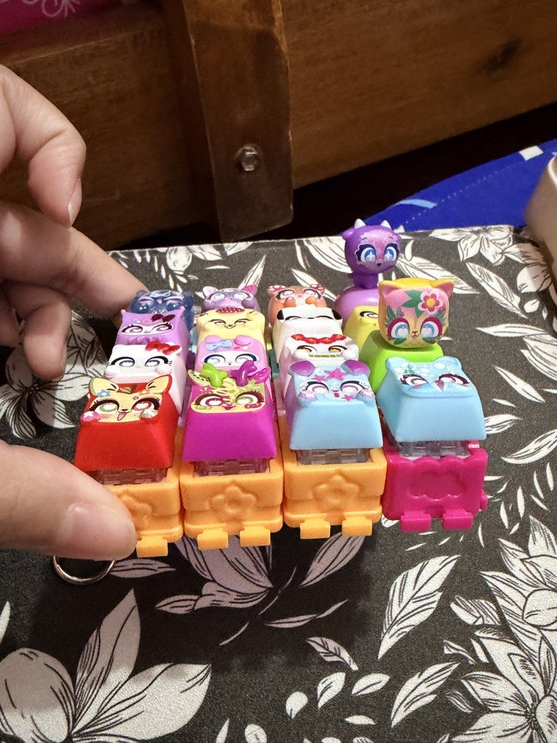 [SET] Clickeez Series 2-3, Sanrio Lightup (Category: Designer & Blind Box Toys) located in Guiguinto. Submitted by octowbr (Listing ID 1462970274, Image 2). Description: all complete with chains ! SELLING AS SET ONLY. - series 3 legendary and mushroom eared fox have been glued to their base, all are bnew and can be interchanged. .