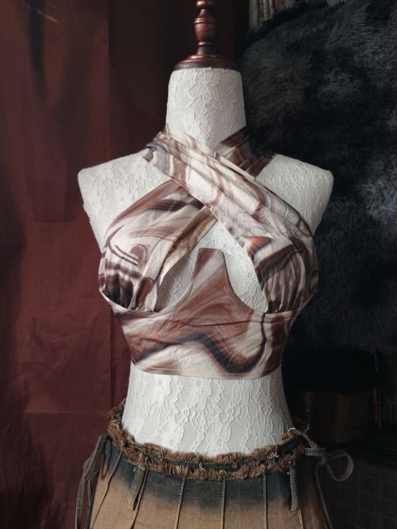 Sexy Top (Category: Others Tops) located in Cavite. Submitted by heatherblythefinds (Listing ID 1462914740, Image 1). Description: FOR MY BUYERS💟.