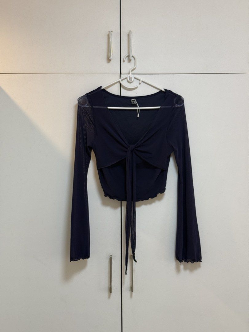 Shein Bell Sleeve Top (Category: Longsleeves) located in Manila. Submitted by 4154_1198 (Listing ID 1462939598, Image 1). Description: Never used but washed. Rfs: Didn't like the fit on me when I tried na .