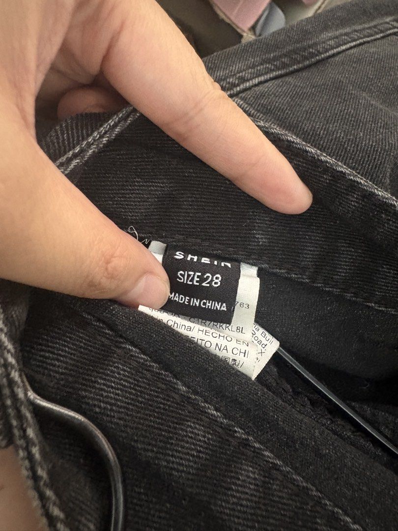 SHEIN Black Denim Cargo Pants Size 28 (Category: Jeans) located in Manila. Submitted by _noname.shop (Listing ID 1462952267, Image 2). Description: - SHEIN Black Denim Cargo Pants - Size: 28 - Best Fit: size 30 - Fit: Wide leg - Features: Multiple pockets, button and zip closure - Style: Casual streetwear, versatile - USED TWICE ONLY SINCE HINDI KASYA SAKIN .