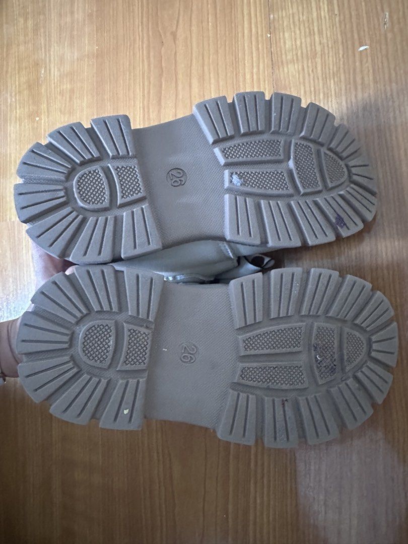 Shein Boots (Category: Babies & Kids Fashion) located in Tarlac. Submitted by inlovewithbagsph (Listing ID 1463052185, Image 3). Description: Size 26 | Used once at Japan trip.