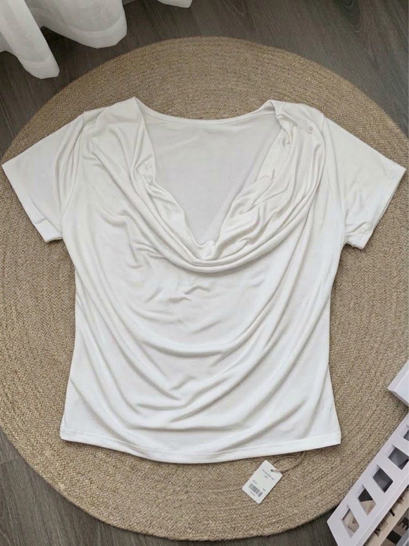 SHEIN Classic Draped Collar Tee - White (Category: Blouses) located in Calbiga. Submitted by ffineshii (Listing ID 1462969979, Image 1). Description: SHEIN CLASSIC DRAPED COLLAR TEE - WHITE 🤍🦢 Style: Draped Collar • Short Sleeve • Casual Tee Size: M–XL Color: White — bold, classic, and easy to style! Details: ✓ Draped collar — adds a stylish touch ✓ Short sleeves — comfy and easy to wear ✓ Relaxed fit — comfortable and effortless ✓ Soft & light