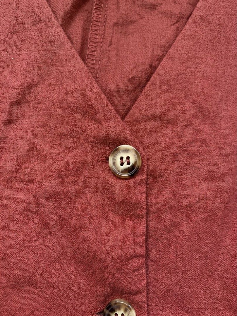 SHEIN Plus Size V-Neck Button Front Vest (Category: Sleeveless) located in Calbiga. Submitted by ffineshii (Listing ID 1462944203, Image 2). Description: SHEIN PLUS SIZE V-NECK BUTTON FRONT VEST 🤎✨ Style: V-Neck / Button Front / Sleeveless Vest Color: Maroon — simple, classy, and easy to style! Details: ✓ V-neckline — flattering and elegant ✓ Button-front closure — cute and versatile ✓ Sleeveless design — perfect for layering ✓ Plus-size fit — c