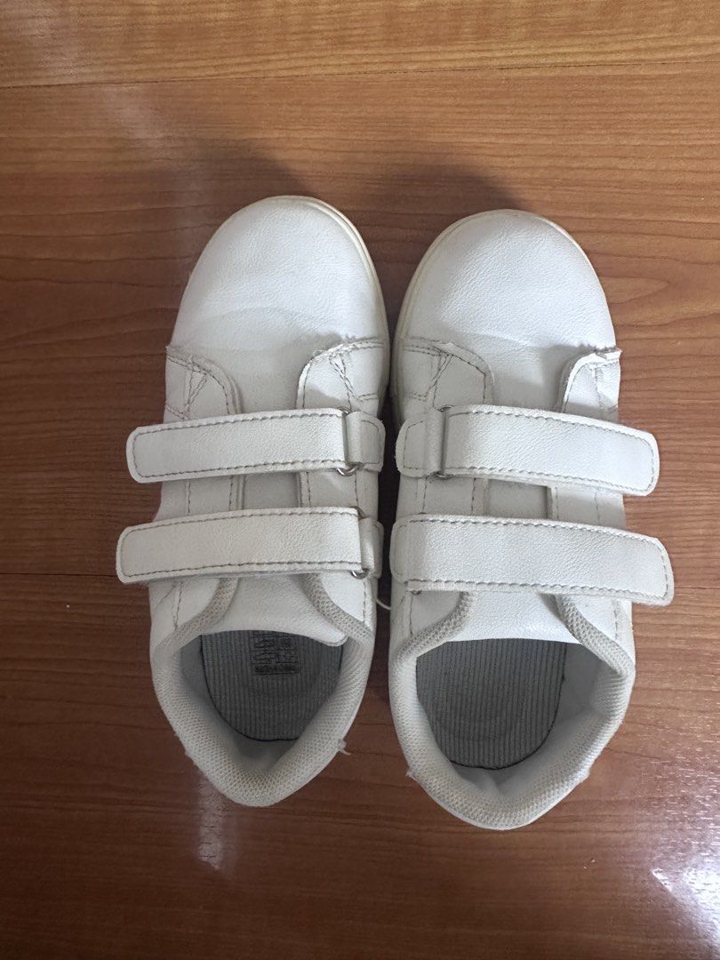 Shein Velcro Shoes (Category: Babies & Kids Fashion) located in Tarlac. Submitted by inlovewithbagsph (Listing ID 1463053040, Image 2). Description: Size 32.