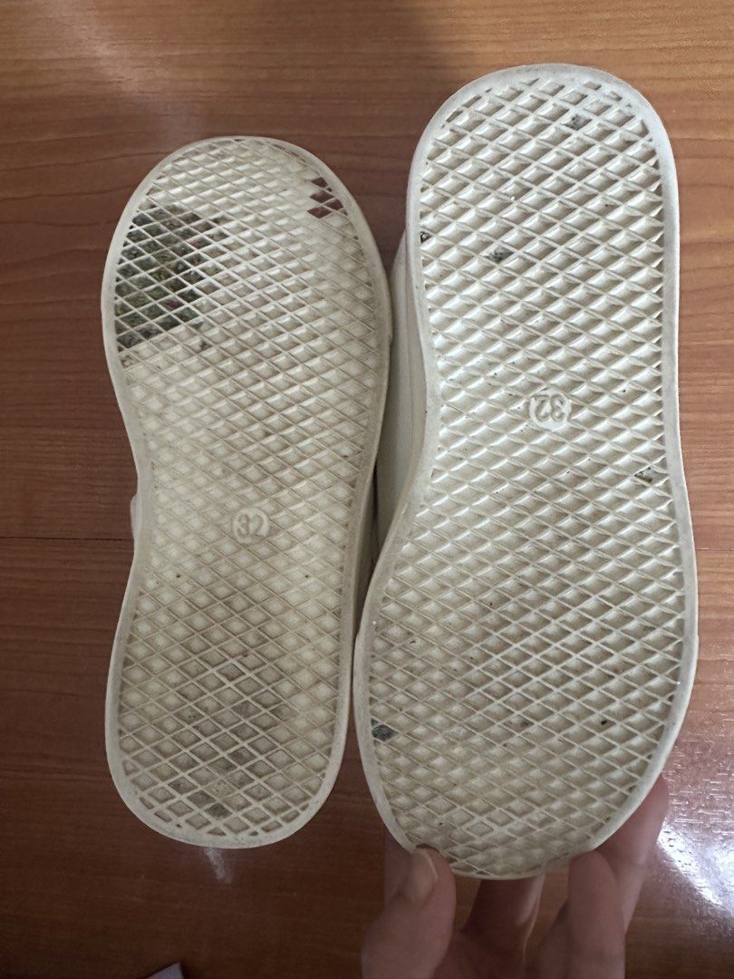 Shein Velcro Shoes (Category: Babies & Kids Fashion) located in Tarlac. Submitted by inlovewithbagsph (Listing ID 1463053040, Image 3). Description: Size 32.