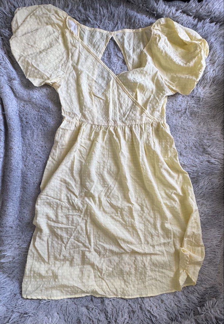 Shein Yellow Dress (Category: Dresses) located in Mandaluyong City. Submitted by 1hapimaki (Listing ID 1463053149, Image 1). Description: Large Size.