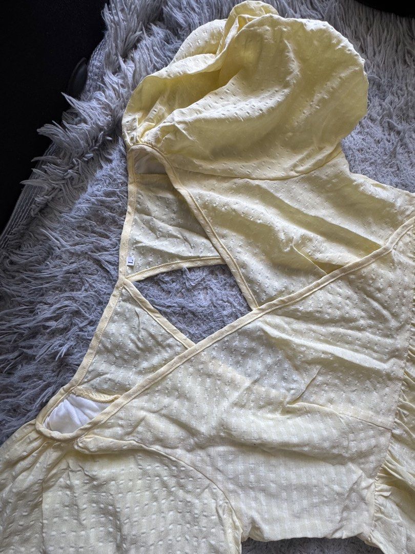 Shein Yellow Dress (Category: Dresses) located in Mandaluyong City. Submitted by 1hapimaki (Listing ID 1463053149, Image 3). Description: Large Size.