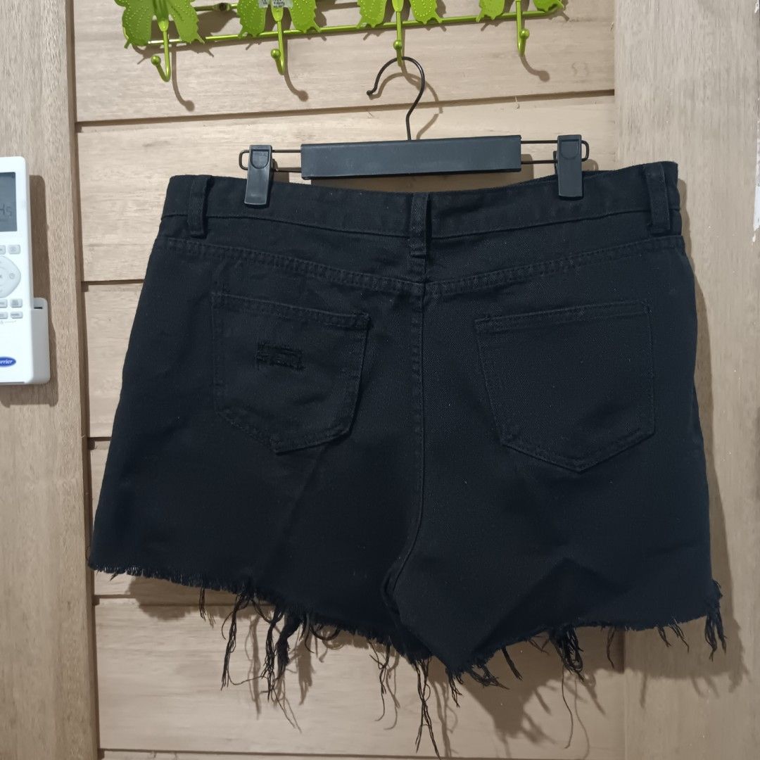 Short (Category: Shorts) located in Valenzuela. Submitted by timoylazaro (Listing ID 1463057339, Image 2). Description: size 34 to 36.