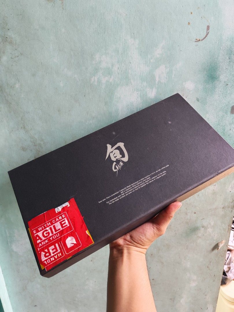 Shun Knife Set boxed unused❣️🫰 (Category: Knives & Chopping Boards) located in Daet. Submitted by jemotovlog28 (Listing ID 1462917980, Image 2). Description: - Shun 3-piece knife set - Set includes: Chef's Knife, Utility Knife, Paring Knife - Sleek black handles with silver accents - Comes in original Shun packaging - Elevate your culinary experience!.