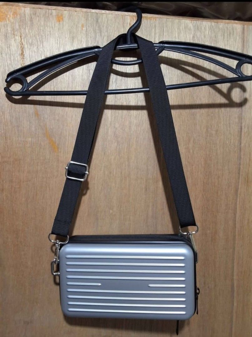 PRELOVED BAGS AND WALLETS FOR SALE (Category: Shoulder Bags) located in Cavite. Submitted by cielle.finds (Listing ID 1463085403, Image 1). Description: -FOR TAKE ALL ONLY -PAYMENT FIRST -LOC: NAIC CAVITE.