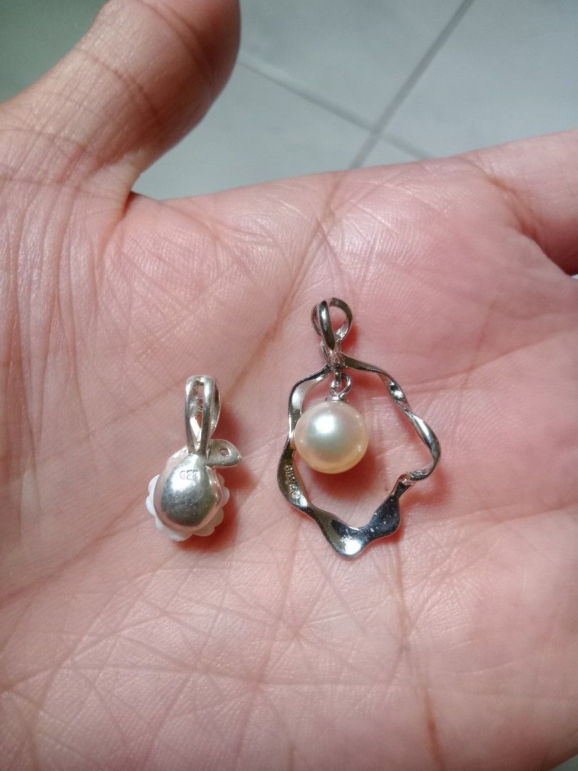 Silver pendants from Japan (Category: Necklaces) located in Cebu City. Submitted by extraspace (Listing ID 1462948880, Image 2). Description: Real silver pendant from Japan take both for P500.