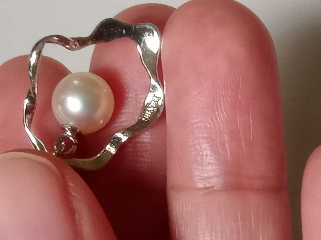 Silver pendants from Japan (Category: Necklaces) located in Cebu City. Submitted by extraspace (Listing ID 1462948880, Image 3). Description: Real silver pendant from Japan take both for P500.