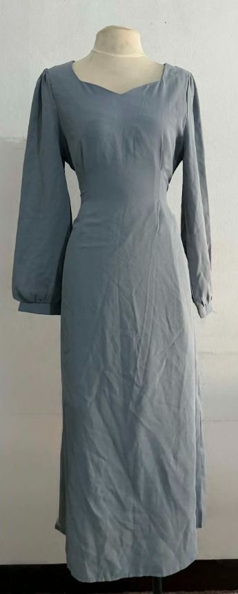 Slate Blue Long-sleeved Maxi Dress (Category: Dresses) located in Manila. Submitted by hyper.hertz. (Listing ID 1463015975, Image 1). Description: - Slate blue long sleeve midi dress - Sweetheart neckline with puff sleeves - Fitted waist and flowy skirt - Versatile for casual or semi-formal occasions - Easy to accessorize Negotiations are available.