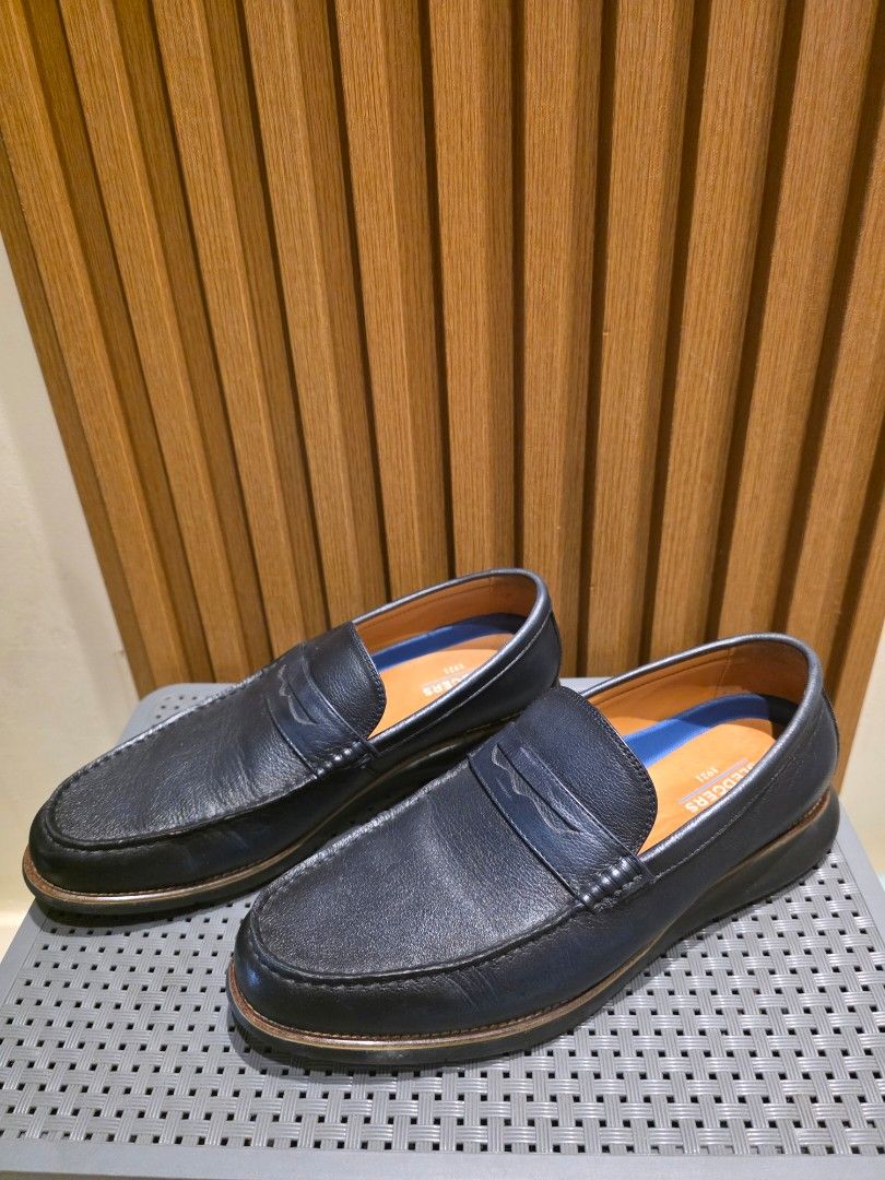 Sledgers Ortholite Dark Blue (Category: Dress Shoes) located in Manila. Submitted by iantrepreneuer (Listing ID 1462939446, Image 1). Description: Sledgers Size EU 41 In great condition No more box Negotiable.