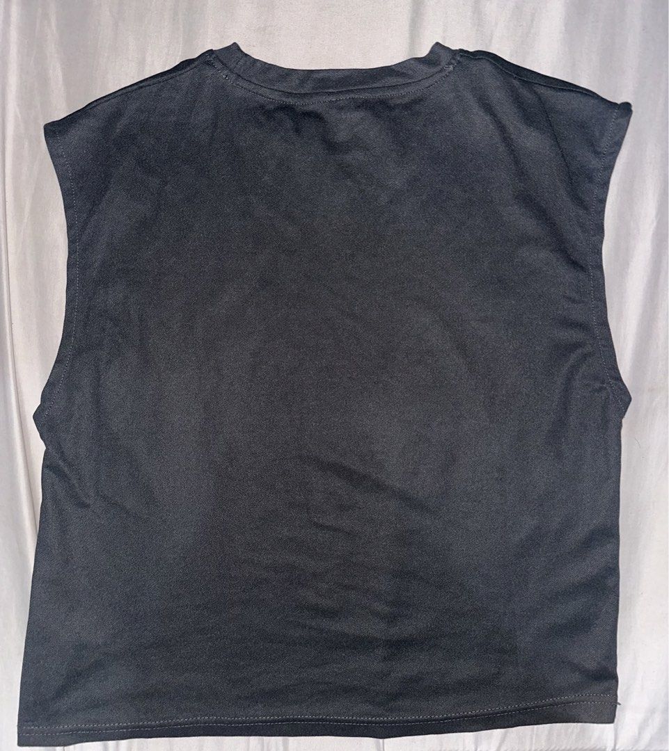 Sleeveless T-shirt Graphic Print (Category: Shirts) located in Manila. Submitted by etain.xo (Listing ID 1463022415, Image 2). Description: - Dark grey sleeveless t-shirt - Plain back - Standard t-shirt fabric feel - Ideal for casual wear.