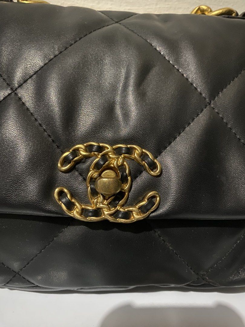 Sling bag (Category: Cross-body Bags) located in Manila. Submitted by gelaimarieh (Listing ID 1462901450, Image 2). Description: .
