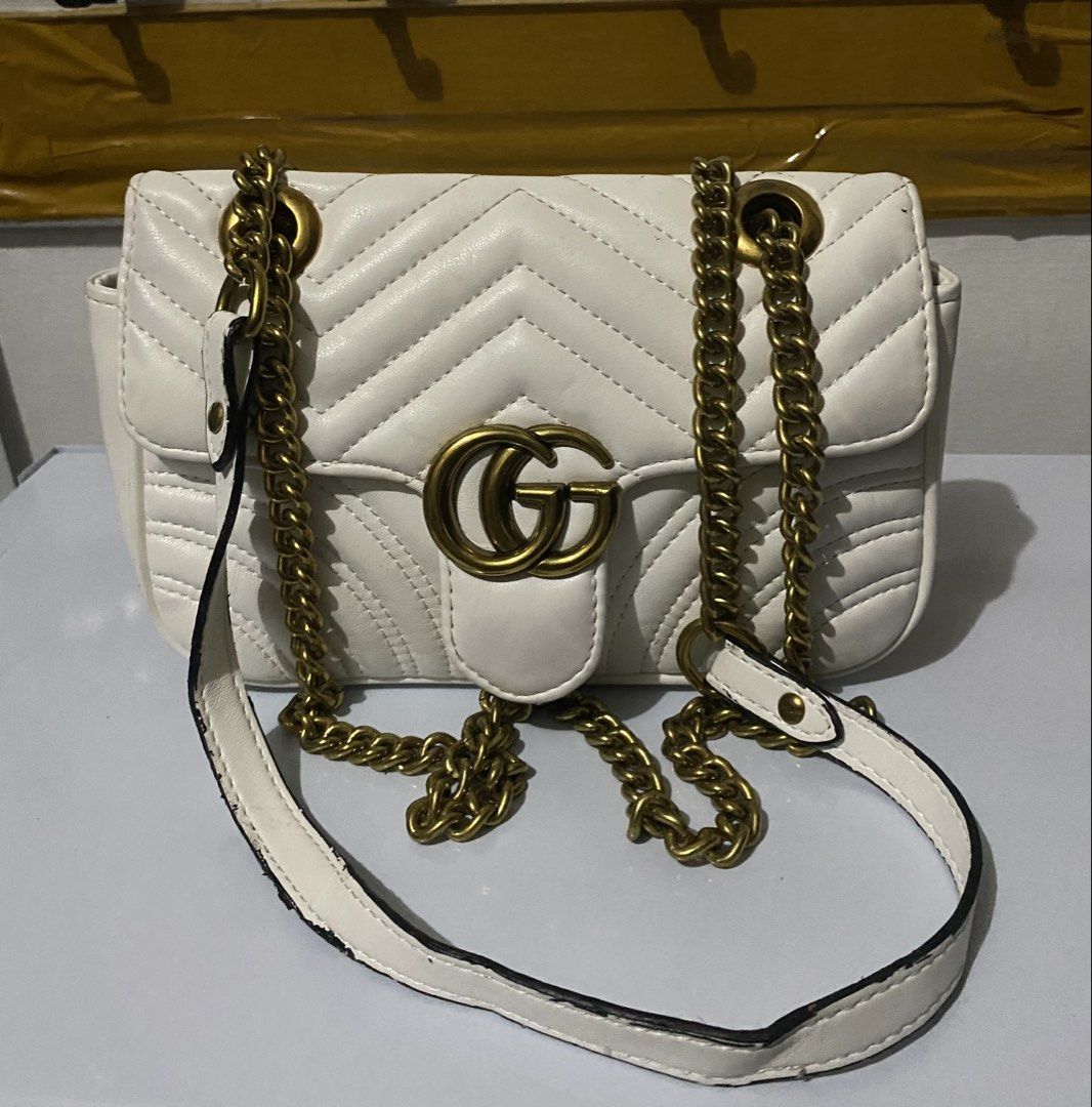 Sling bag (Category: Cross-body Bags) located in Manila. Submitted by gelaimarieh (Listing ID 1462905417, Image 2). Description: .
