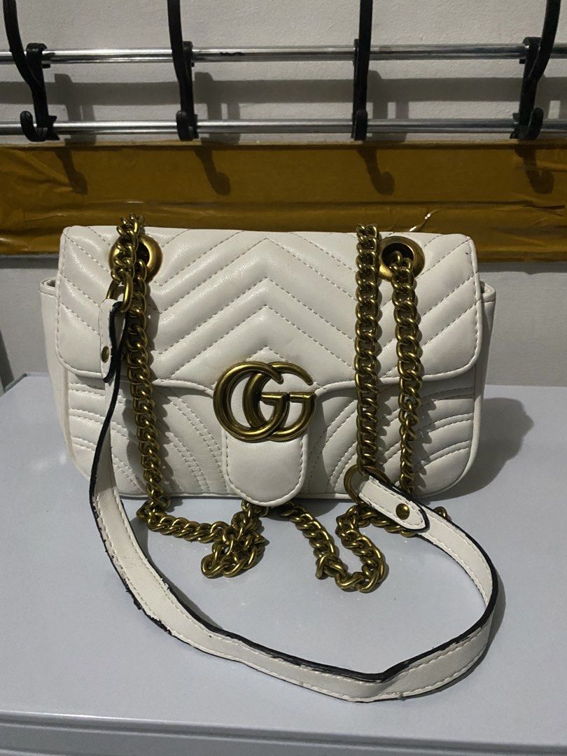 Sling bag (Category: Cross-body Bags) located in Manila. Submitted by gelaimarieh (Listing ID 1462905417, Image 1). Description: .