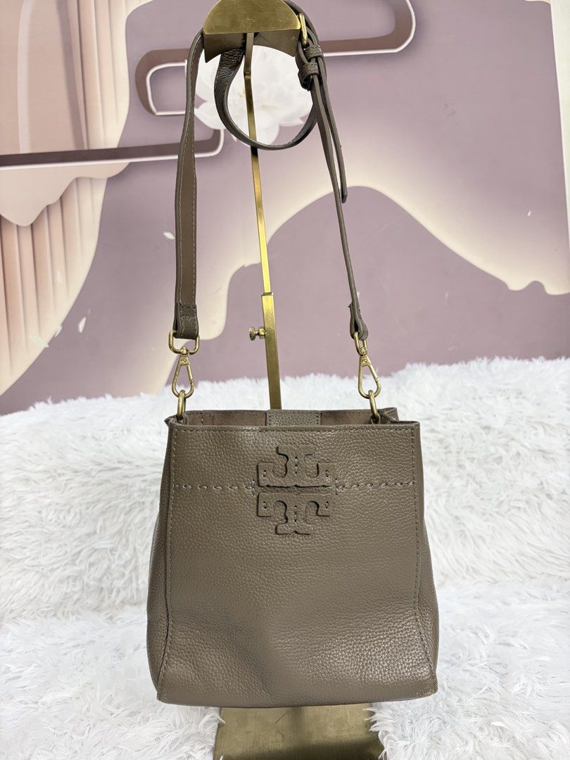 sling bag (Category: Cross-body Bags) located in Goa. Submitted by zahar_modern_thrift_bags001 (Listing ID 1462914200, Image 2). Description: .