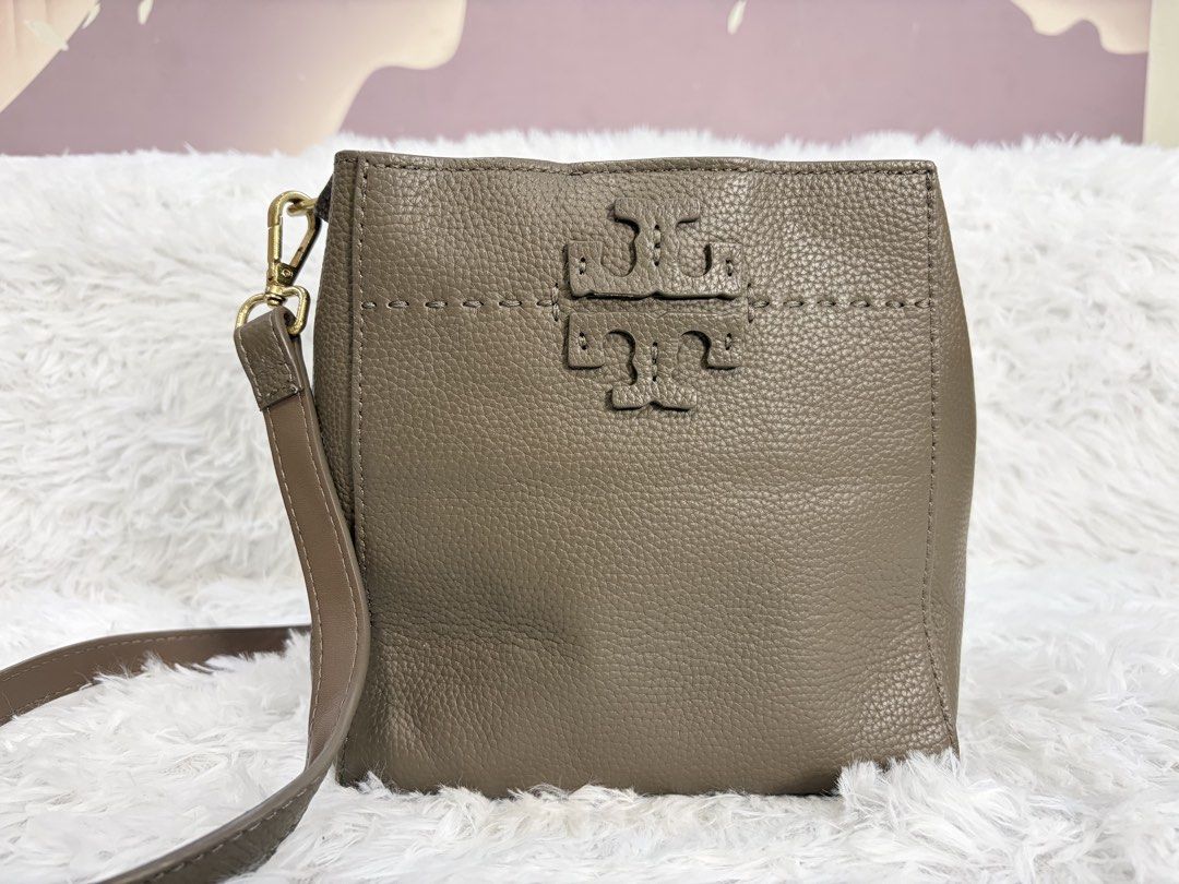 sling bag (Category: Cross-body Bags) located in Goa. Submitted by zahar_modern_thrift_bags001 (Listing ID 1462914200, Image 1). Description: .