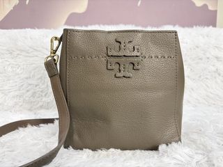 (Category: ) located in . Submitted by zahar_modern_thrift_bags001 (Listing ID 1462914200, Image 1). Description: .