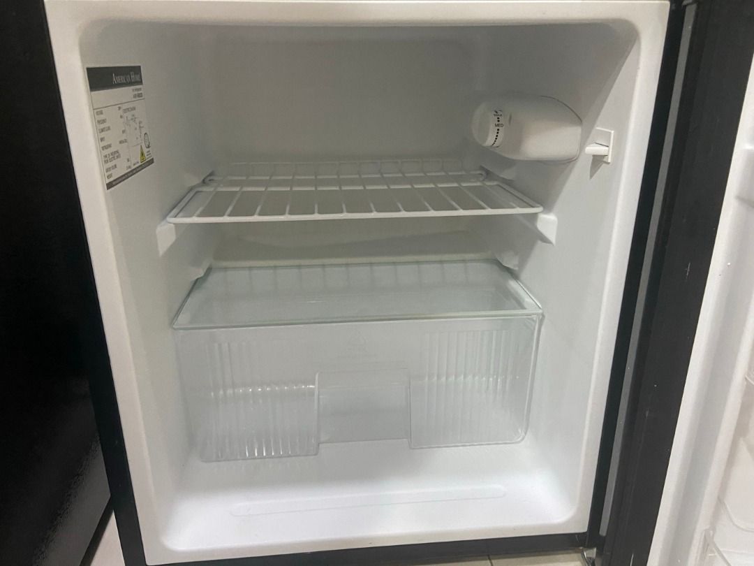 Small Fridge/ Mini Refrigerator w/ freezer (Category: Refrigerators and Freezers) located in Muntinlupa City. Submitted by mevious.ao (Listing ID 1462978583, Image 3). Description: .