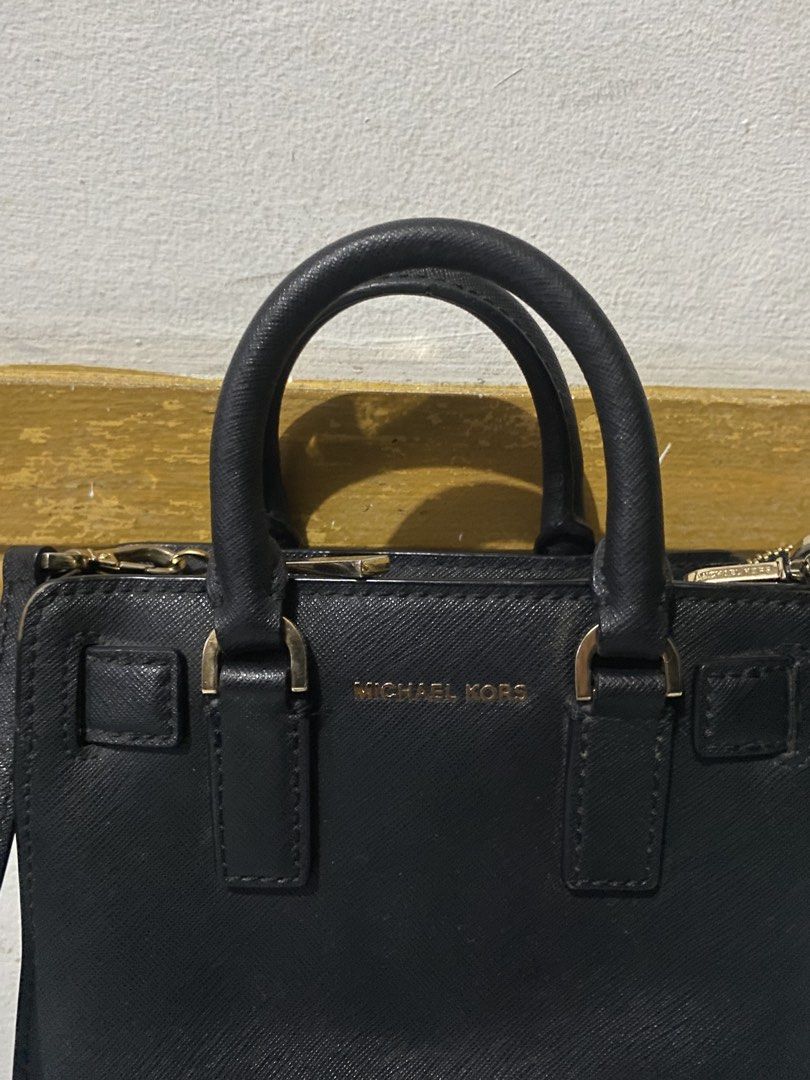 Small Sling bag (Category: Cross-body Bags) located in Manila. Submitted by gelaimarieh (Listing ID 1462904033, Image 2). Description: .
